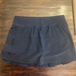 Lululemon pace rival skirt, size 6 tall, navy